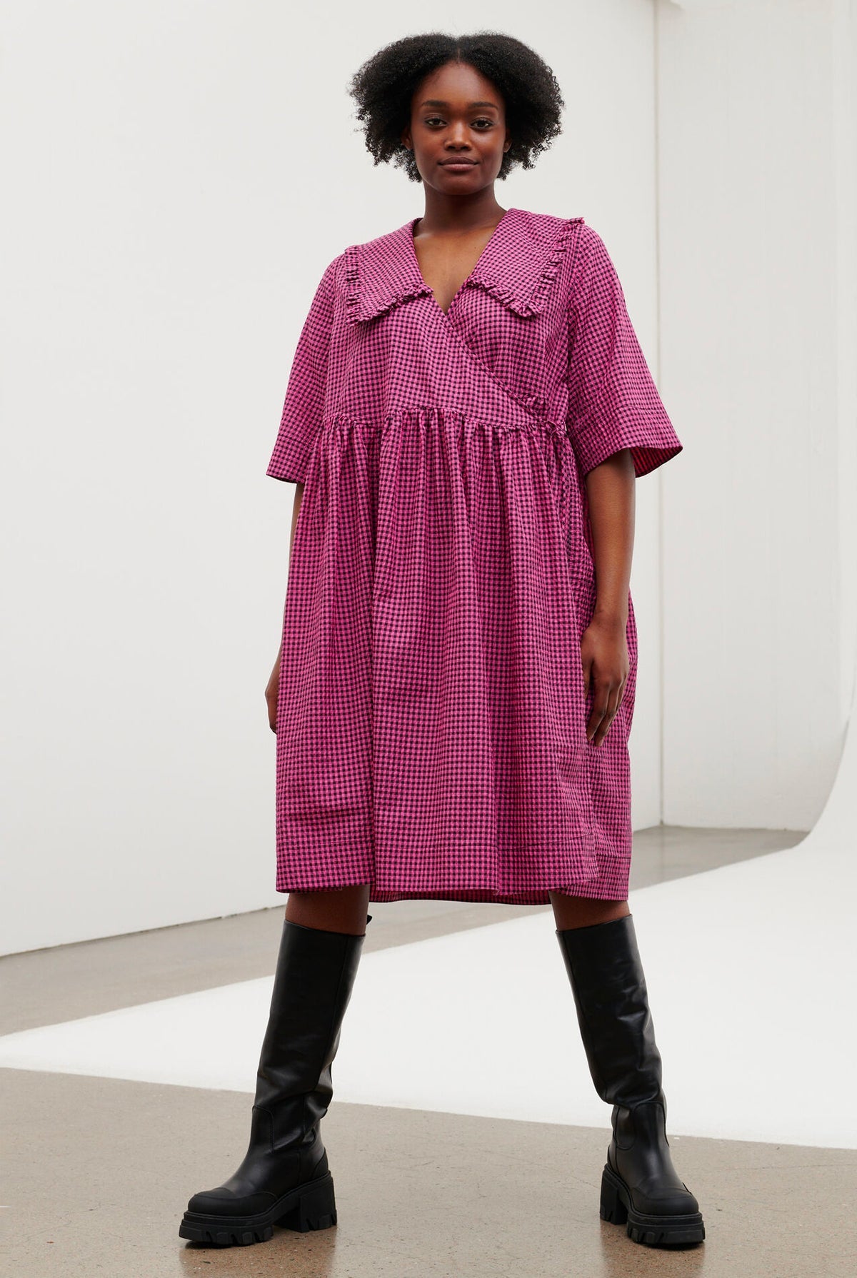 SEERSUCKER-CHECK-RUFFLE-COLLAR-MIDI-WRAP-DRESS-20220107140356_1800x1800